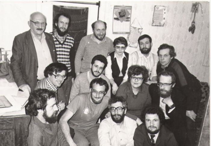 Seminar on Jewish history in Leningrad lead by Michael Beizer (first row, second from the left), 1987.