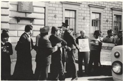 Демонстрация отказников на Исаакиевской площади. 10 июня 1987 г.